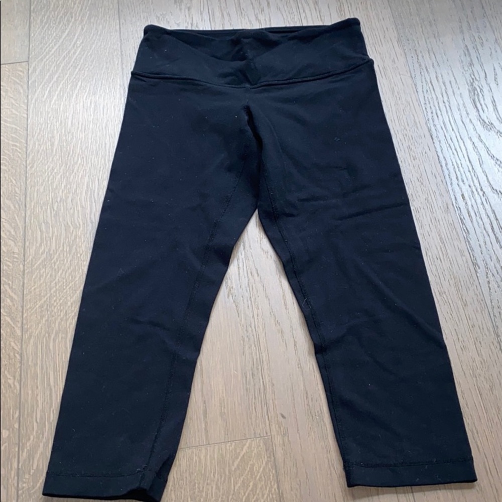 Lululemon black cropped leggings with waistband